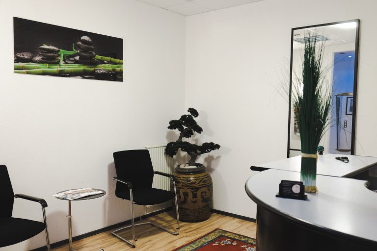 Physikalische-Therapie-Massage-im-aerztezentrum-Arabellahaus-stephan-fehr